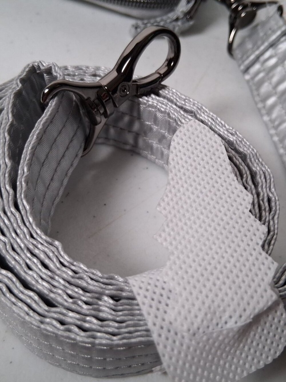 LUG Purse Coupe SE Quiled Metallic Silver Small Crossbody Bag Zipper 7" - Picture 14 of 16